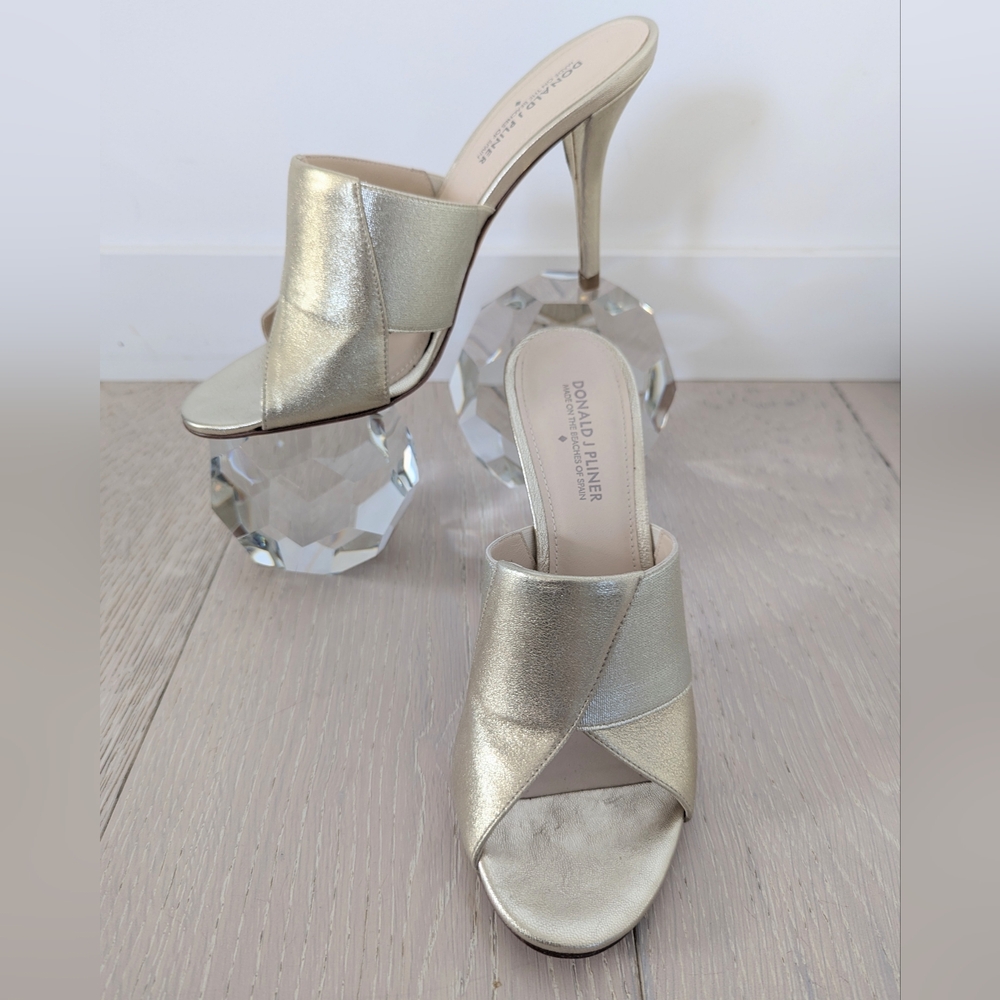 DONALD J PLINER Gold Amor High Heel Slide; Size 9 M